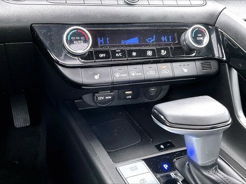 Used 2025 Hyundai Elantra SEL image 15