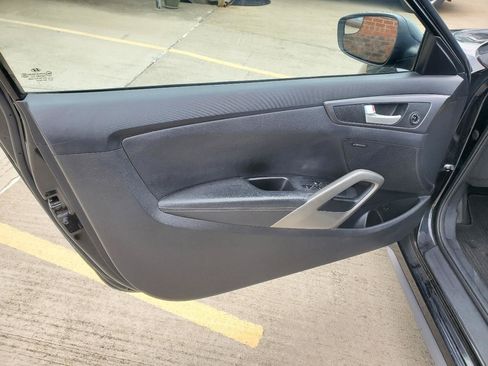 Used 2014 Hyundai Veloster Turbo FWD image 16