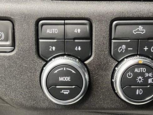 Used 2024 GMC Sierra 1500 Elevation image 30