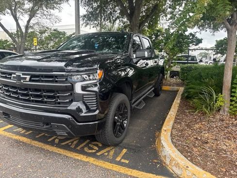 Used 2025 Chevrolet Silverado 1500 LT Trail Boss w/ LT Trail Boss Premium Package AWD/4WD image 3