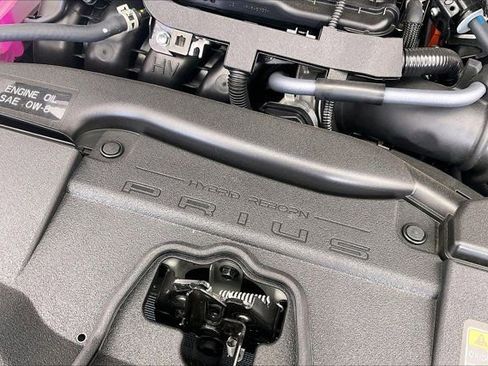 Used 2026 Toyota Prius Plug-In Hybrid FWD image 33
