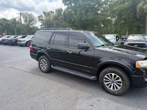 Used 2017 Ford Expedition XLT RWD image 2