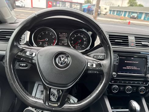 Used 2017 Volkswagen Jetta SEL FWD image 23