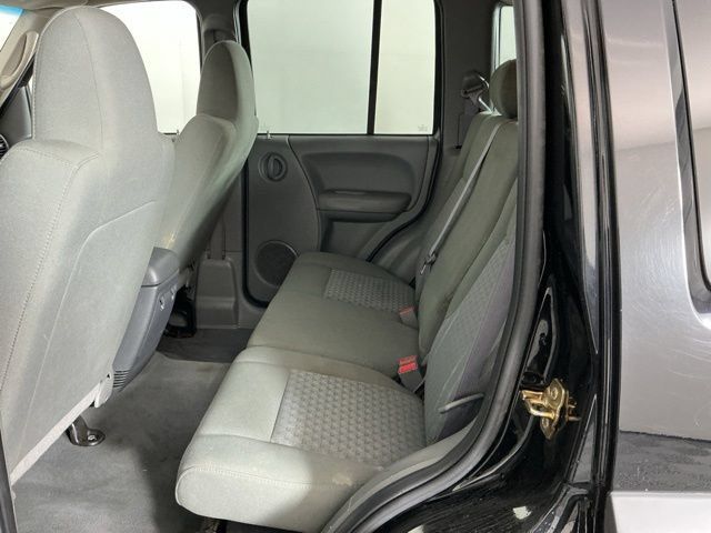 Used 2005 Jeep Liberty Sport AWD/4WD image 25