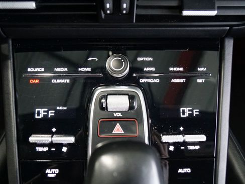 Used 2020 Porsche Cayenne image 30