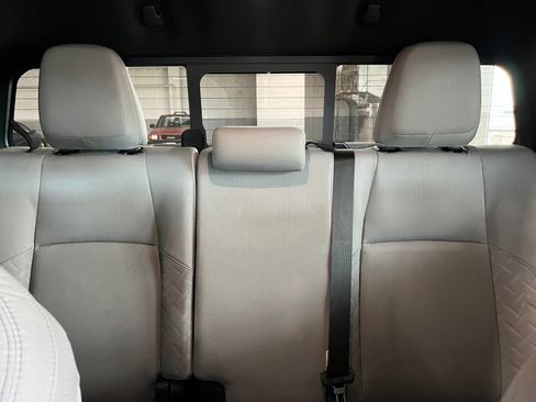 Used 2025 Toyota Tacoma SR5 AWD/4WD image 19