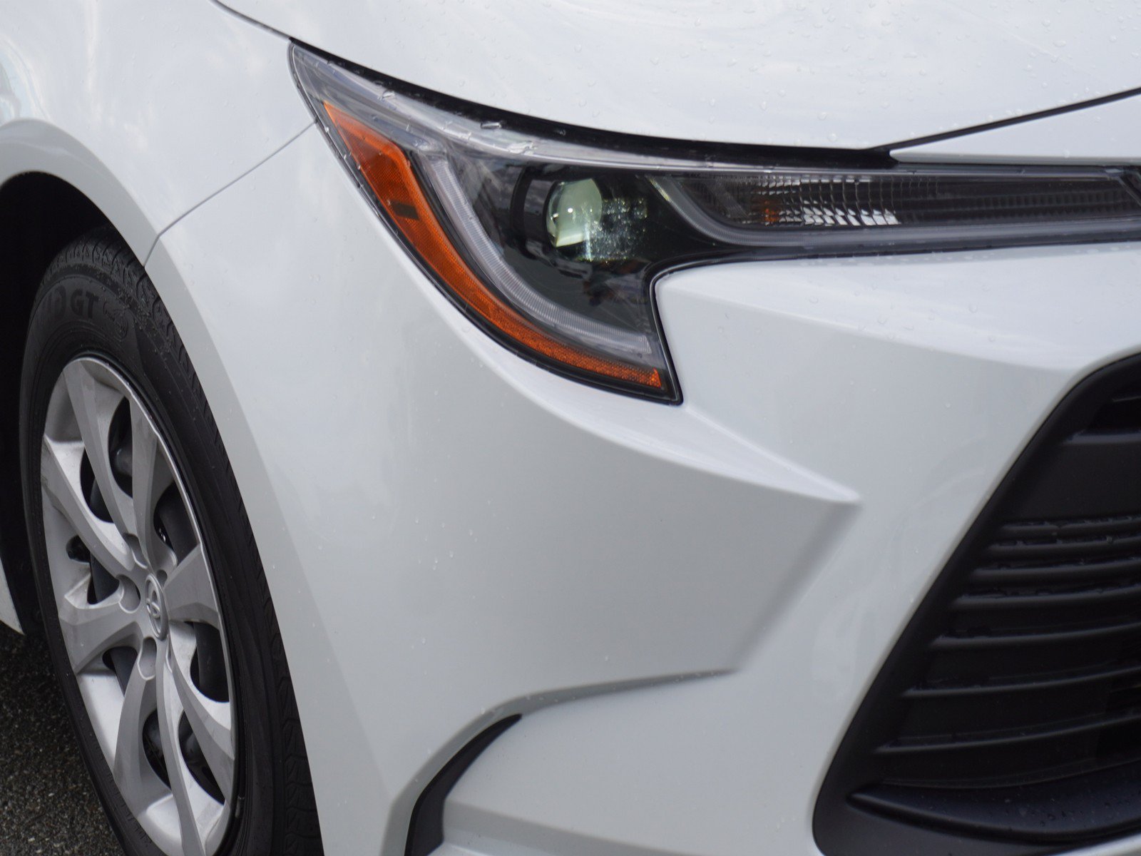 Used 2026 Toyota Corolla LE FWD image 3