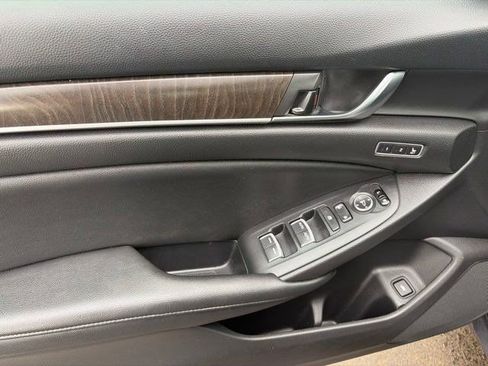 Used 2020 Honda Accord Touring image 11