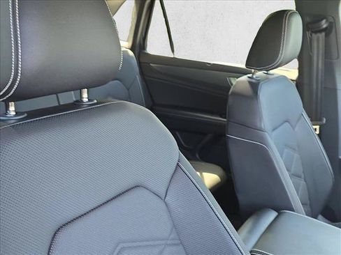 Certified 2026 Volkswagen Atlas Cross Sport SE w/ Panoramic Sunroof Package FWD image 24