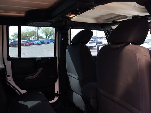 Used 2015 Jeep Wrangler Unlimited Sport w/ Max Tow Package AWD/4WD image 30