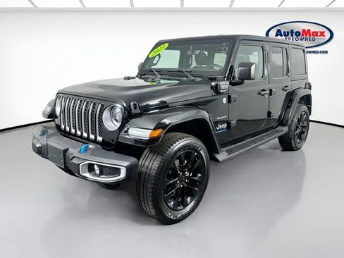 Used 2023 Jeep Wrangler Unlimited Sahara w/ Cold Weather Group AWD/4WD image 5