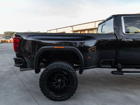 Used 2022 GMC Sierra 3500 Denali image 9