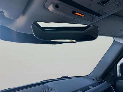 New 2025 Land Rover Defender 110 X-Dynamic SE image 31