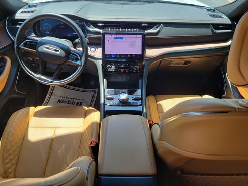 Used 2025 Jeep Grand Cherokee Summit w/ Luxury Tech Group V AWD/4WD image 12