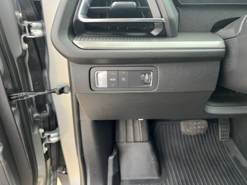 Used 2025 Chevrolet Traverse LT w/ Driver Confidence Package FWD image 20