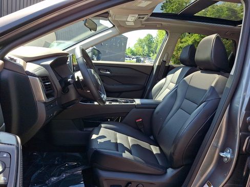 Certified 2023 Nissan Rogue SV w/ SV Premium B Package AWD/4WD image 13