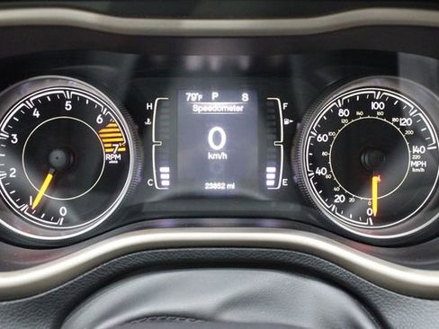 Used 2017 Jeep Cherokee Latitude w/ Comfort/Convenience Group image 24