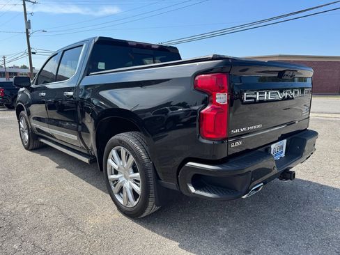 Used 2022 Chevrolet Silverado 1500 High Country w/ High Country Premium Package AWD/4WD image 4
