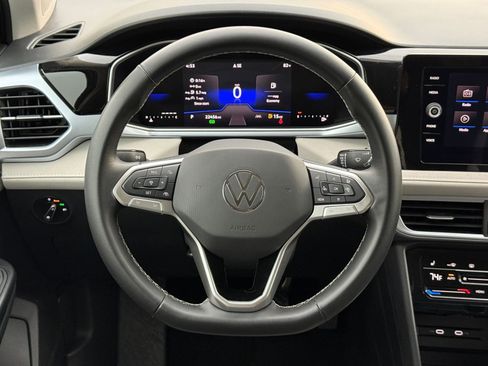 Used 2025 Volkswagen Taos SE FWD image 28