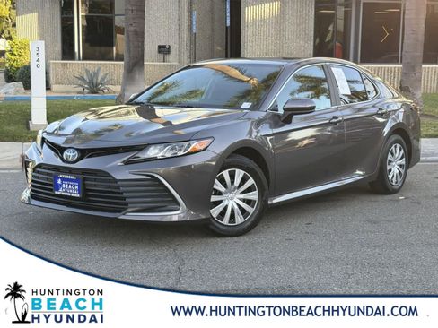 Used 2022 Toyota Camry LE image 1
