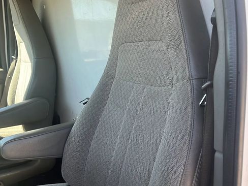 Used 2016 Chevrolet Express 3500 RWD image 9