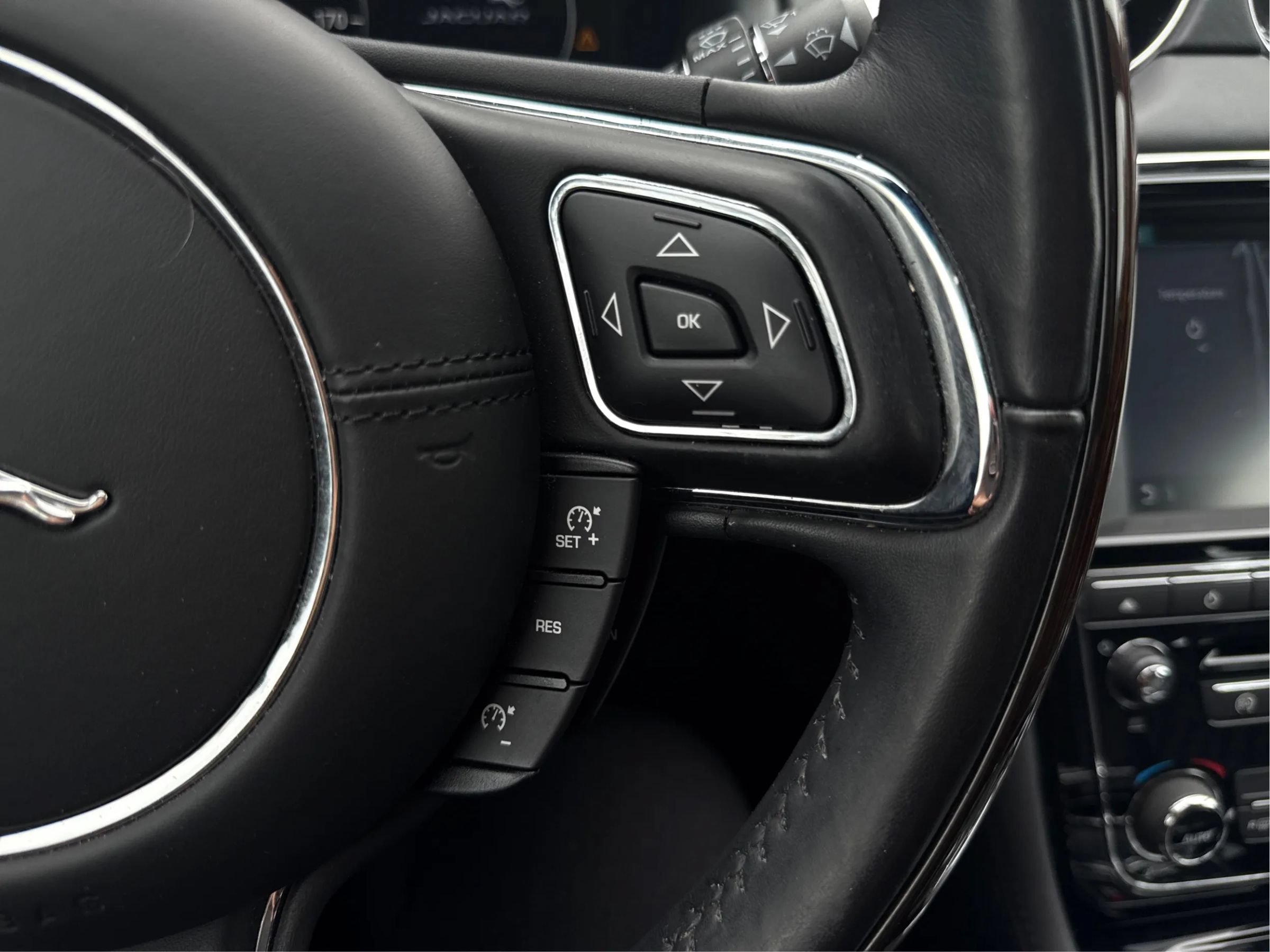 Used 2017 Jaguar XJ L Portfolio RWD image 32