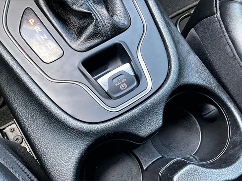 Used 2021 Jeep Cherokee Latitude Plus image 24