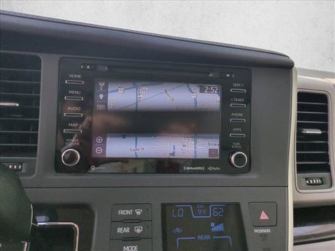 Used 2020 Toyota Sienna XLE w/ Entertainment Package FWD image 13