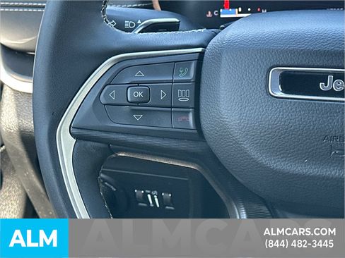 Used 2025 Jeep Grand Cherokee Altitude AWD/4WD image 28