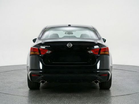 Used 2025 Nissan Altima 2.5 SV FWD image 7
