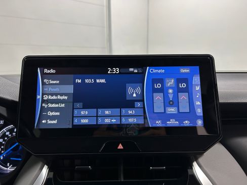 Used 2022 Toyota Venza XLE AWD/4WD image 5