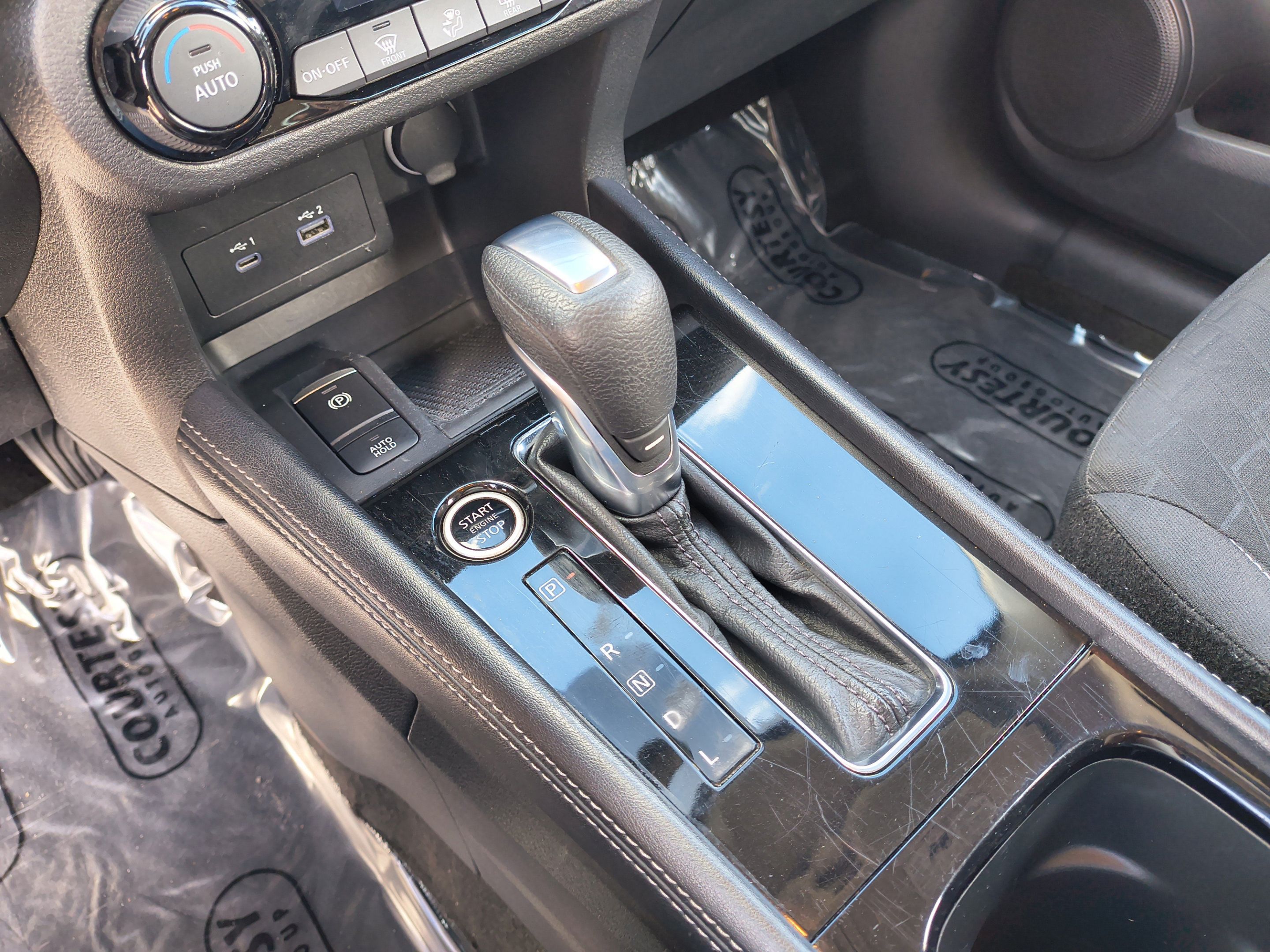 Used 2022 Nissan Kicks SV FWD image 30