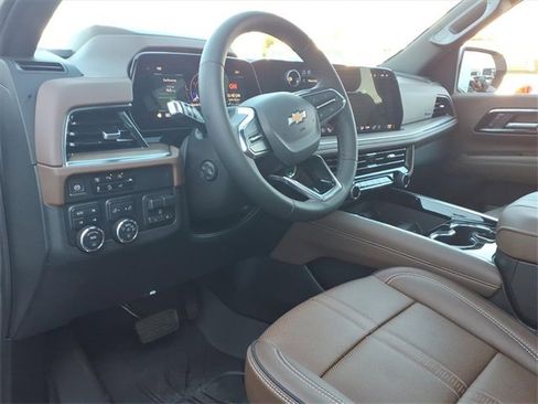 Used 2025 Chevrolet Suburban High Country image 10