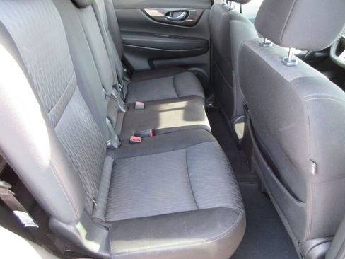 Used 2018 Nissan Rogue SV image 18