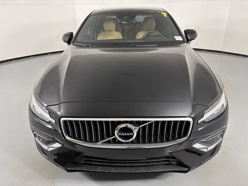 Used 2020 Volvo S60 T5 Inscription image 3