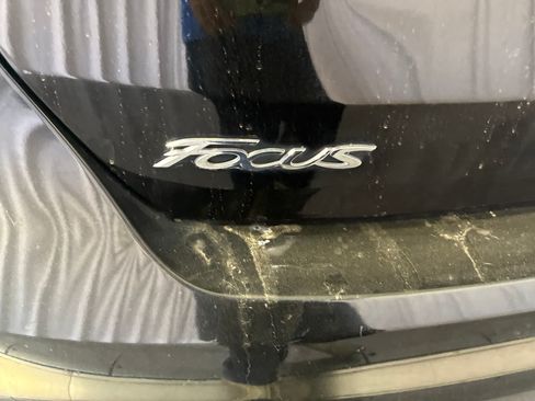 Used 2018 Ford Focus SE FWD image 12
