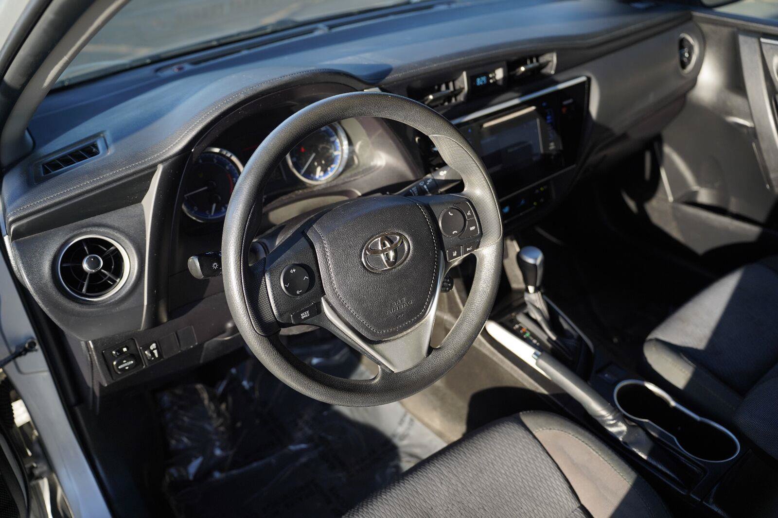 Used 2017 Toyota Corolla LE FWD image 9