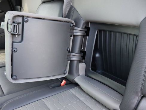 Used 2022 Chevrolet Silverado 1500 ZR2 w/ Technology Package image 24