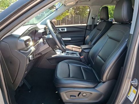 Used 2023 Ford Explorer XLT w/ Equipment Group 202A AWD/4WD image 16