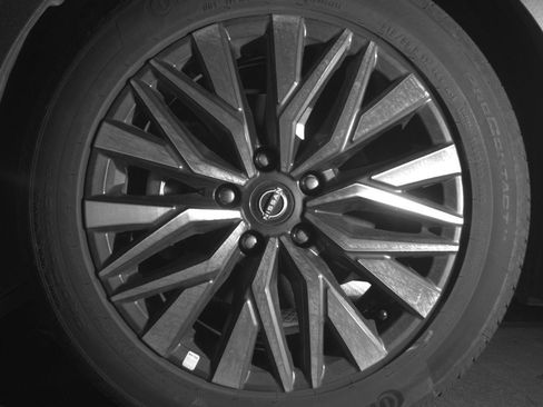 Used 2025 Nissan Altima 2.5 SV FWD image 12