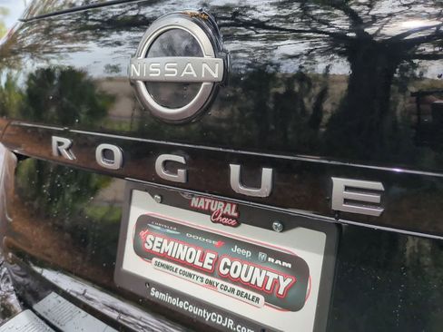 Used 2025 Nissan Rogue Platinum image 13