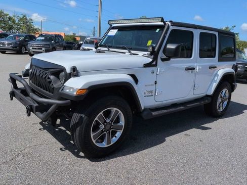 Used 2018 Jeep Wrangler Unlimited Sahara AWD/4WD image 8