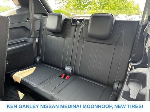 Used 2024 Volkswagen Tiguan SE R-Line FWD image 40