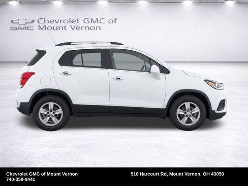 Used 2017 Chevrolet Trax LT w/ LT Convenience Package AWD/4WD image 9