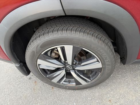 Used 2023 Nissan Rogue SL AWD/4WD image 12