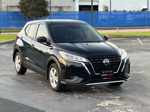Used 2024 Nissan Kicks S FWD image 3