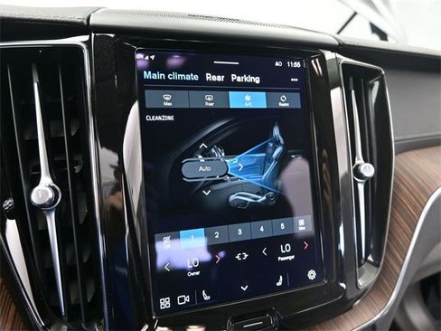 Used 2023 Volvo XC60 B5 Ultimate image 22