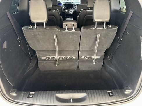 Certified 2025 Chrysler Pacifica Limited image 40