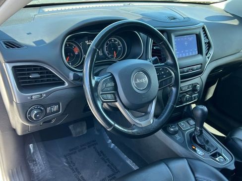 Used 2021 Jeep Cherokee Latitude Plus AWD/4WD image 17