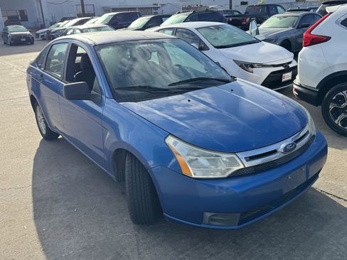 Used 2010 Ford Focus SE image 3